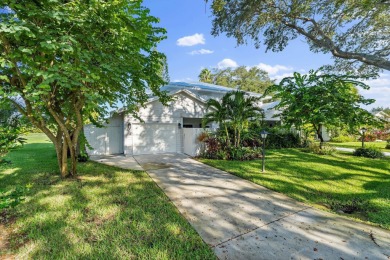 This 3BR/3BA luxurious townhome situated in the sought after on Eagle Wood Golf Course in Florida - for sale on GolfHomes.com, golf home, golf lot