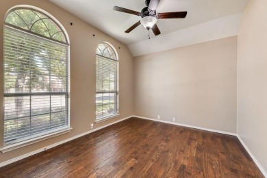BRING ALL OFFERS! This one-story home is situated on an on Oakmont Country Club in Texas - for sale on GolfHomes.com, golf home, golf lot