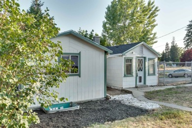 This cutie is the perfect starter home! 2 bedrooms, 1 nice sized on Esmeralda Golf Course in Washington - for sale on GolfHomes.com, golf home, golf lot