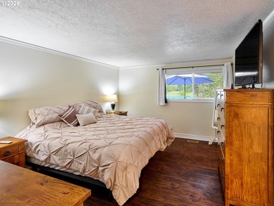 Welcome to golf course living without the HOA! This beautifully on Arrowhead Golf Club in Oregon - for sale on GolfHomes.com, golf home, golf lot