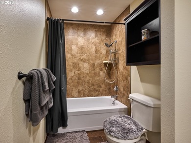 Welcome to golf course living without the HOA! This beautifully on Arrowhead Golf Club in Oregon - for sale on GolfHomes.com, golf home, golf lot