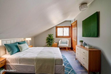 Bring your golf clubs to this  beautiful 4 bedroom 2 bathroom on Paupack Hills Golf and Country Club in Pennsylvania - for sale on GolfHomes.com, golf home, golf lot