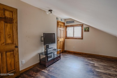 Bring your golf clubs to this  beautiful 4 bedroom 2 bathroom on Paupack Hills Golf and Country Club in Pennsylvania - for sale on GolfHomes.com, golf home, golf lot