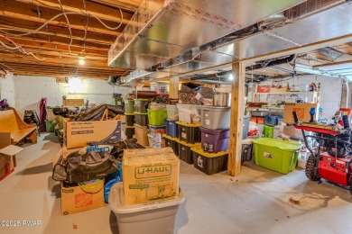 Bring your golf clubs to this  beautiful 4 bedroom 2 bathroom on Paupack Hills Golf and Country Club in Pennsylvania - for sale on GolfHomes.com, golf home, golf lot