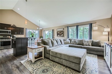 Well Maintaned rambler that shows pride of ownership. Amenities on Chisago Lakes Golf Course in Minnesota - for sale on GolfHomes.com, golf home, golf lot