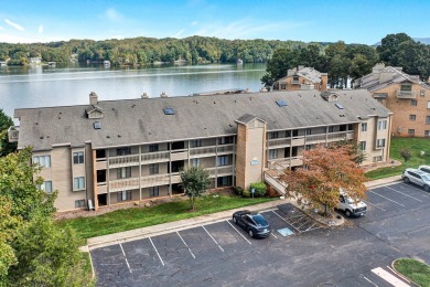 Welcome to this wonderful 3 bedroom 3 bath top floor condo at on The Waterfront Country Club in Virginia - for sale on GolfHomes.com, golf home, golf lot