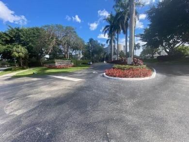 BEAUTIFUL CORNER UNIT WITH EAST EXPOSURE, LAKE, GOLF COURSE, AND on The Country Club At Boca Raton in Florida - for sale on GolfHomes.com, golf home, golf lot