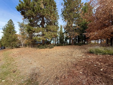 Experience the best of Oregon's high-country living on this on Running Y Ranch Resort in Oregon - for sale on GolfHomes.com, golf home, golf lot