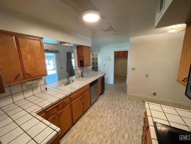 Beautiful 3 bedroom home on Sundale Golf Course. Kern City on Sundale Country Club in California - for sale on GolfHomes.com, golf home, golf lot