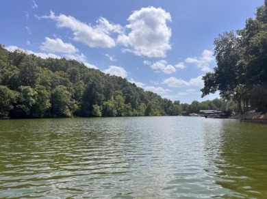 245 feet of Lake Windsor shoreline, 1.91 acres, & only minutes on Bella Vista Country Club - Berksdale in Arkansas - for sale on GolfHomes.com, golf home, golf lot