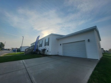 Price Improvement!! Corner lot, attached garage, open floor plan on Golf Vista Estates Golf Course in Illinois - for sale on GolfHomes.com, golf home, golf lot