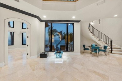 A luxurious coastal retreat at the water's edge on Longboat Key on Links on Longboat Golf Club in Florida - for sale on GolfHomes.com, golf home, golf lot