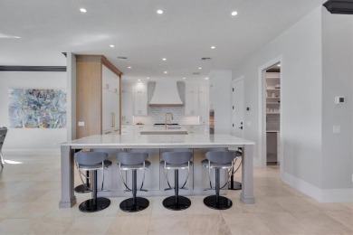 A luxurious coastal retreat at the water's edge on Longboat Key on Links on Longboat Golf Club in Florida - for sale on GolfHomes.com, golf home, golf lot
