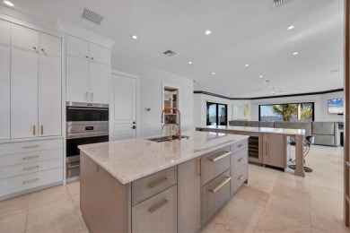 A luxurious coastal retreat at the water's edge on Longboat Key on Links on Longboat Golf Club in Florida - for sale on GolfHomes.com, golf home, golf lot