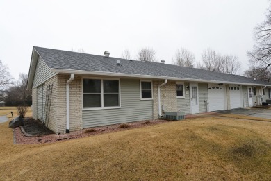 Charming End-Unit Ranch Townhome in Leisure Village - 55+ Active on Leisure Village Golf Course in Illinois - for sale on GolfHomes.com, golf home, golf lot