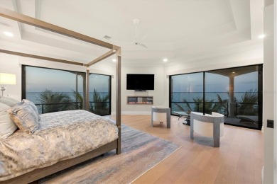 A luxurious coastal retreat at the water's edge on Longboat Key on Links on Longboat Golf Club in Florida - for sale on GolfHomes.com, golf home, golf lot