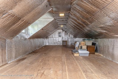 What a Wonderful Split Level featuring over  2,060 Square feet on Wiltwyck Golf Club in New York - for sale on GolfHomes.com, golf home, golf lot