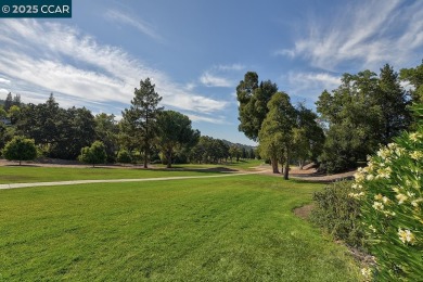 No steps to this beautifully upgraded 2BR/2BA Cascade model on Rossmoor Golf Course in California - for sale on GolfHomes.com, golf home, golf lot