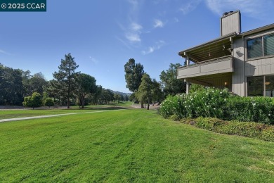 No steps to this beautifully upgraded 2BR/2BA Cascade model on Rossmoor Golf Course in California - for sale on GolfHomes.com, golf home, golf lot