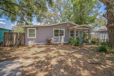 This charming 2-bedroom, 1-bath home has 1,088 sq ft of cozy and on Babe Zaharias Golf Course in Florida - for sale on GolfHomes.com, golf home, golf lot