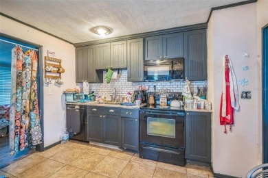 This charming 2-bedroom, 1-bath home has 1,088 sq ft of cozy and on Babe Zaharias Golf Course in Florida - for sale on GolfHomes.com, golf home, golf lot