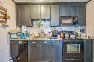 This charming 2-bedroom, 1-bath home has 1,088 sq ft of cozy and on Babe Zaharias Golf Course in Florida - for sale on GolfHomes.com, golf home, golf lot
