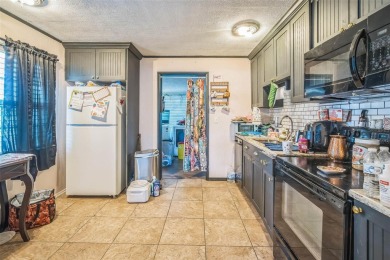 This charming 2-bedroom, 1-bath home has 1,088 sq ft of cozy and on Babe Zaharias Golf Course in Florida - for sale on GolfHomes.com, golf home, golf lot
