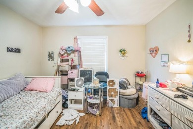 This charming 2-bedroom, 1-bath home has 1,088 sq ft of cozy and on Babe Zaharias Golf Course in Florida - for sale on GolfHomes.com, golf home, golf lot