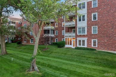 Welcome to easy living in this beautifully updated ground-floor on Creve Coeur Golf Course in Missouri - for sale on GolfHomes.com, golf home, golf lot