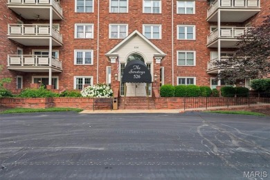 Welcome to easy living in this beautifully updated ground-floor on Creve Coeur Golf Course in Missouri - for sale on GolfHomes.com, golf home, golf lot