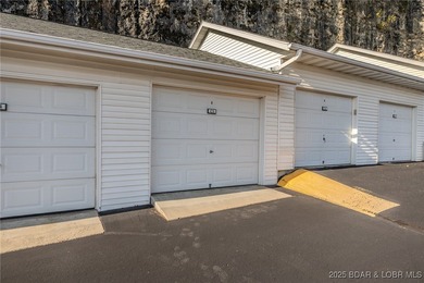TOP FLOOR-3 bedroom, 3 bathroom Top Floor Loft unit at Cedar on The Club At Old Kinderhook in Missouri - for sale on GolfHomes.com, golf home, golf lot