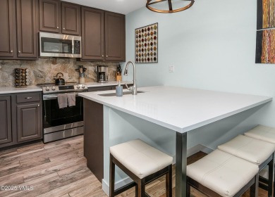 Charming 2-bedroom, 3-bathroom condo offers the perfect blend of on Eagle Vail Golf Course in Colorado - for sale on GolfHomes.com, golf home, golf lot