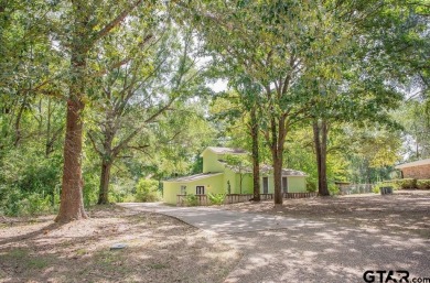 Welcome to this charming 2-bedroom, 2-bathroom home nestled in on Hide-A-Way Lake Golf Course in Texas - for sale on GolfHomes.com, golf home, golf lot