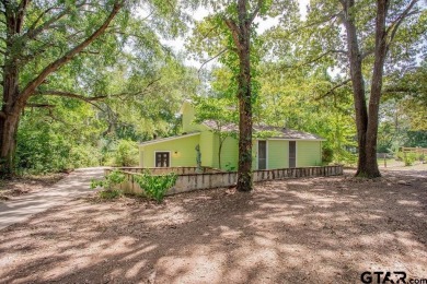 Welcome to this charming 2-bedroom, 2-bathroom home nestled in on Hide-A-Way Lake Golf Course in Texas - for sale on GolfHomes.com, golf home, golf lot