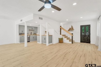Welcome to this charming 2-bedroom, 2-bathroom home nestled in on Hide-A-Way Lake Golf Course in Texas - for sale on GolfHomes.com, golf home, golf lot