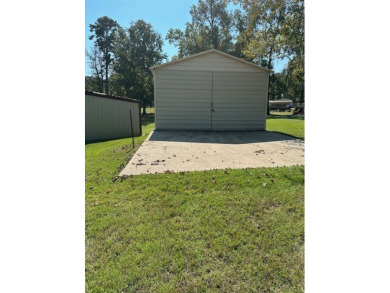 Location! Location! This Waterview 3B/2B MH is walk in ready & on Cypress Bend Golf Course in Texas - for sale on GolfHomes.com, golf home, golf lot