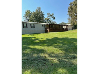 Location! Location! This Waterview 3B/2B MH is walk in ready & on Cypress Bend Golf Course in Texas - for sale on GolfHomes.com, golf home, golf lot