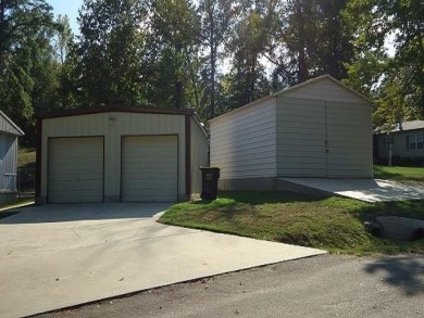 Location! Location! This Waterview 3B/2B MH is walk in ready & on Cypress Bend Golf Course in Texas - for sale on GolfHomes.com, golf home, golf lot