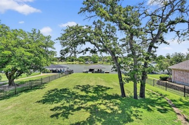 Look no further for the lakehouse of your dreams. This one of a on Lake Kiowa Golf Course in Texas - for sale on GolfHomes.com, golf home, golf lot