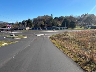 Conveniently located between Hayesville, NC, and Hiawassee, GA on Chatuge Shores Golf Course in North Carolina - for sale on GolfHomes.com, golf home, golf lot