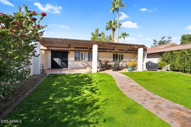 Beautifully maintained 2-bed, 2-bath home in the heart of on Ahwatukee Country Club in Arizona - for sale on GolfHomes.com, golf home, golf lot