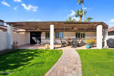 Beautifully maintained 2-bed, 2-bath home in the heart of on Ahwatukee Country Club in Arizona - for sale on GolfHomes.com, golf home, golf lot