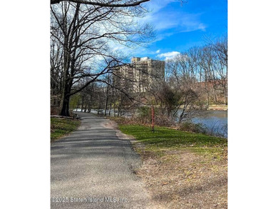 The Fountains luxury high rise living on Staten Island's north on Silver Lake Golf Course in New York - for sale on GolfHomes.com, golf home, golf lot