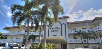 Rarely available, *investor friendly*, light & bright 2 bedroom on Crystal Lake Country Club in Florida - for sale on GolfHomes.com, golf home, golf lot
