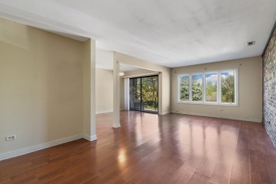 This beautiful second-floor, two-bedroom, one-bath unit offers a on Stony Creek Golf Course in Illinois - for sale on GolfHomes.com, golf home, golf lot