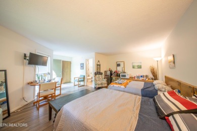 This Spectacular 2-bedroom, 2 full bath   Country Club Villa on Druid Hills Golf Club in Tennessee - for sale on GolfHomes.com, golf home, golf lot