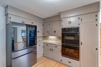 Bright & beautifully maintained this single-story ranch home in on Odana Hills Golf Course in Wisconsin - for sale on GolfHomes.com, golf home, golf lot