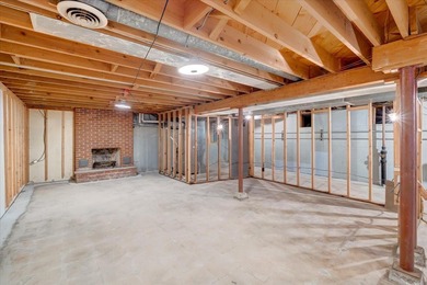 Bright & beautifully maintained this single-story ranch home in on Odana Hills Golf Course in Wisconsin - for sale on GolfHomes.com, golf home, golf lot