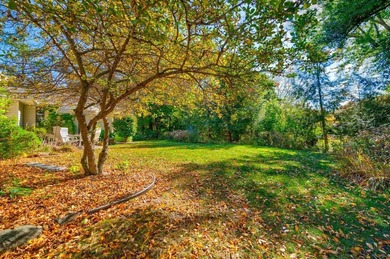Bright & beautifully maintained this single-story ranch home in on Odana Hills Golf Course in Wisconsin - for sale on GolfHomes.com, golf home, golf lot