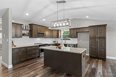 This must-see 3-bedroom, 2-full bath residence is situated on on Raintree Country Club in Missouri - for sale on GolfHomes.com, golf home, golf lot